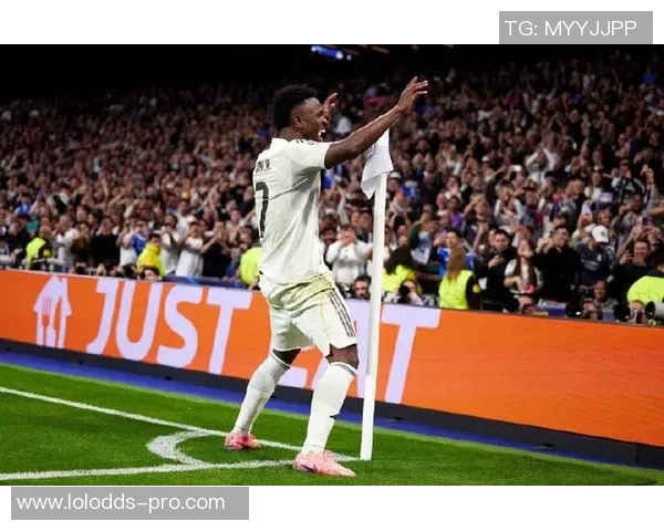 本菲卡狂胜曼联五球大捷帽子戏法引发全场狂欢战术解析