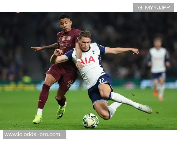 英超热刺与拜仁战成平局神奇扑救成比赛焦点分析